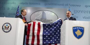 Haradinaj dorëzon kërkesë zyrtare në Kuvend: Nderim dhe memorial për mikun e madh të Kosovës, Eliot Engel