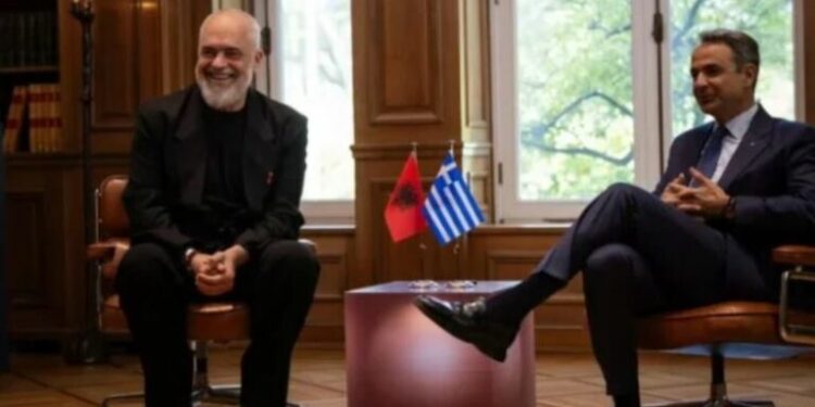 “Ndjesë se nuk jam veshur aq zyrtar sa ti”, batuta mes Ramës dhe Mitsotakis në Athinë: Ne na pëlqen si vishesh, je kreativ