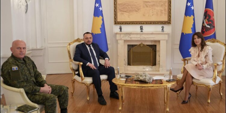Haxhiu njofton se çfarë diskutoi në takimin me dy krerët e sigurisë