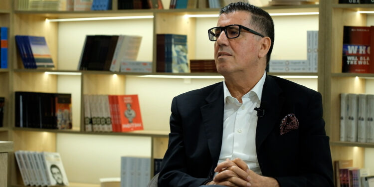 Haziri për Kurtin: Po e çon qëllimisht vendin drejt zgjedhjeve të reja, e ka ndryshuar vetëm formën dhe metodën