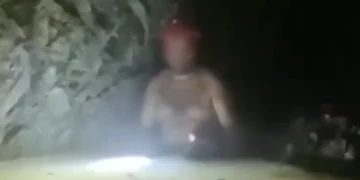 Minatori shpëtohet pasi mbeti i bllokuar nën tokë për 14 ditë