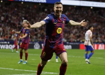 Robert Lewandowski reagon për të ardhmen e tij te Barcelona