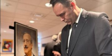 Konjufca bën homazhe në New York për Eliot Engel: Lavdi jetës dhe veprës së mikut tonë të madh