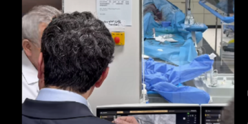 “82-sh, fatmirësisht pshtoj”, Kurti përcjell operimin në zemër në QKUK, mjeku ia jep disa informata