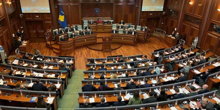 Mblidhet Kuvendi, në rend dite dërgimi i FSK-së në Gaza