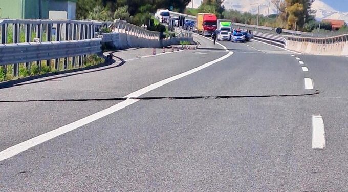 Rrëshqitje masive e tokës “e ndan Italinë në dysh”