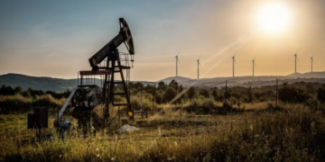 Sulmet ndaj anijeve në Ngushticën e Hormuzit rrisin çmimin e naftës në tregjet globale