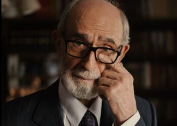 Profil/ Nga debati për Enver Hoxhën te ai për korrigjimin e kufijve, kush ishte Rexhep Qosja, zëri i fortë i debatit publik! Përfshirja në politikë dhe krijimtaria e tij artistike