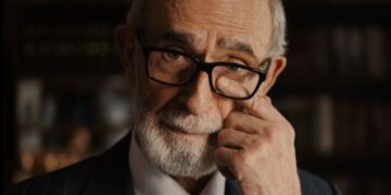 Profil/ Nga debati për Enver Hoxhën te ai për korrigjimin e kufijve, kush ishte Rexhep Qosja, zëri i fortë i debatit publik! Përfshirja në politikë dhe krijimtaria e tij artistike