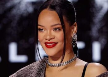 Dikur mësuesja i bleu këpucë, sot Rihanna i dhuron asaj një shtëpi