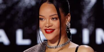 Dikur mësuesja i bleu këpucë, sot Rihanna i dhuron asaj një shtëpi