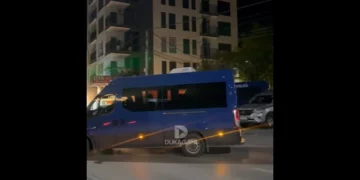 Njësitet Speciale largohen nga Skenderaj, qytetarët mirëpresin vendimin