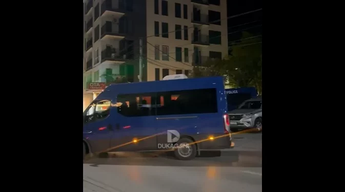 Njësitet Speciale largohen nga Skenderaj, qytetarët mirëpresin vendimin