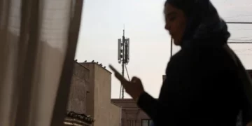 Interneti është rikthyer pjesërisht në Iran, thotë organizata mbikëqyrëse