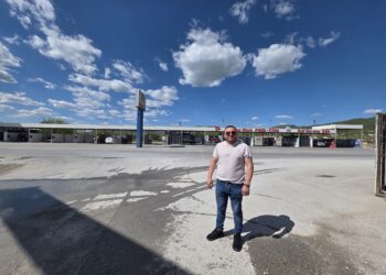 Feis Com, autolarja vetshërbyese më e madhe në Kosovë gjendet në Mitrovicë, pronari: Gjithmonë në shërbimin tuaj!