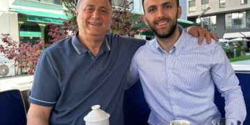 Djali i Jakup Krasniqit e pi kafen e mëngjesit me vëllain e Hashim Thaçit: U jam shumë mirënjohës për mbështetjen!