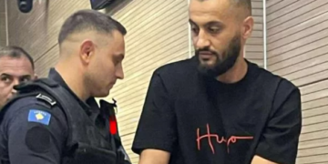 “S’jam edhe aq mirë”- Granit Plava lidhet direkt me një emision, moderatorja i ndërpret telefonatën