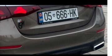 Dënimi i djemve të heronjve për vendosjen e simbolit të UÇK në tabela, reagon OVL-UÇK: Të shkarkohet polici