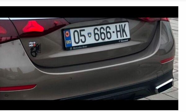 Dënimi i djemve të heronjve për vendosjen e simbolit të UÇK në tabela, reagon OVL-UÇK: Të shkarkohet polici