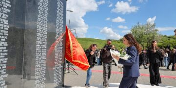 “S’harrojmë, s’falim dhe s’heqim dorë nga drejtësia”, Osmani nderon martirët e Masakrës së Studimes