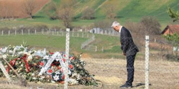 Thaçi flet humbjen e babait: Dhimbjen e lotët i përjetova duke parë varrimin në TV