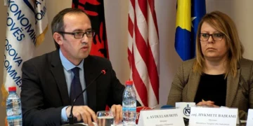 Mungesa e Hotit dhe Hykmete Bajramit në mbledhjen e këshillit, deklarohet Lumir Abdixhiku