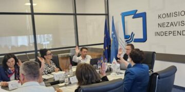 KPM gjobit mediat për shkelje të pretenduara në zgjedhjet e 2025, Rexha i AGK:Skandaloze, dëshmi e kapjes së institucionit nga VV-ja