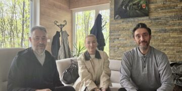 Uran Ismaili mëngjes e çaj në Skënderaj, në shtëpinë e Sami Lushtakut