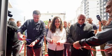 Abdixhiku: Në Skenderaj të Drenicës, hapëm zyrat e reja të Lidhjes Demokratike të Kosovës, si pjesë e misionit tonë historik për shtrirjen e rugovizmit