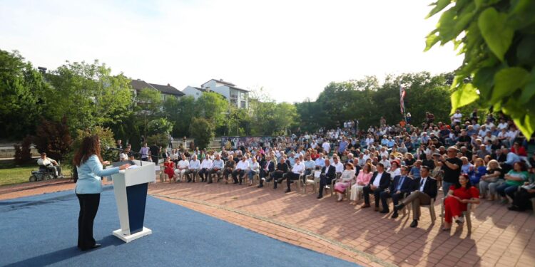 Gjakova me mbështetje masive për Vjosa Osmanin: Gjakova gjithmonë ka ditur të zgjedhë drejt