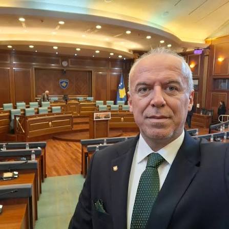 A ka pasur edhe emra të tjerë të propozuar nga Kurti për President  Ish deputeti i VV së zbulon detaje nga takimet me PDK në dhe LDK në