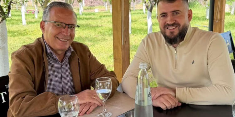 Lushtaku e pret Hamzën në Skenderaj, vërshojnë komentet për kthimin e Limajt në PDK