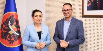 Dy vetëm sot, Vjosa Osmani prezanton një tjetër prurje të re
