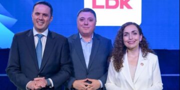 Ish-deputeti i PD-së aderon në LDK, prezantohet nga Vjosa e Lumiri