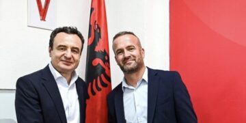 Albin Kurti reagon pas sulmit të Sami Lushtakut në Skenderaj: Sulm qyqar me mendësi banditeske, nuk na tremb!