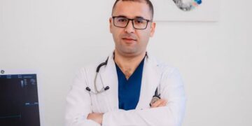 “Ka vështirësi në të ecur, mundim e të vjellura”: Drejtori i Spitalit jep detaje për gjendjen e Hysni Mehanit