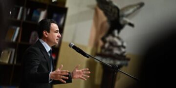 Kurti fushatë me qeveritë që kishin udhëhequr Kosovën para vitit 2020: Me ne ka marrë fund shprehja “rroga e vogël, fitimi i madh”