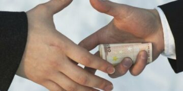 Eurostat: Shqipëria renditet e dyta në Europë për ryshfet, Kosova me 2.24 raste për 100 mijë banorë