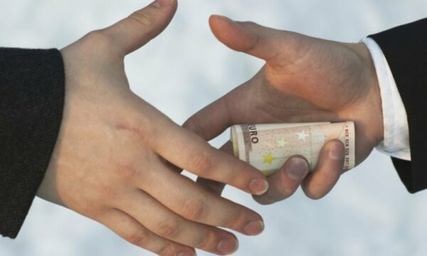 Eurostat: Shqipëria renditet e dyta në Europë për ryshfet, Kosova me 2.24 raste për 100 mijë banorë