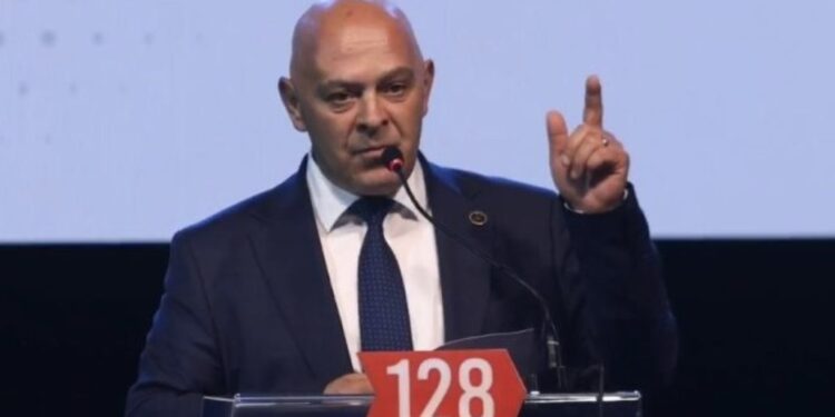 Kandidati për kryeministër, Gjini mundohet të “kap” disa vota nga diaspora në hapje të fushatës: Sa na doni ju neve, ju duam edhe ne juve, kurrëfarë dallimi!