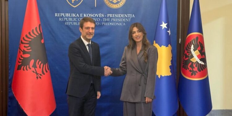 Haxhiu pret ministrin shqiptar, nis vizita e Ferit Hoxhës në Kosovë