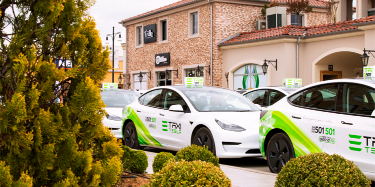 Ky është shoferi i “Taxi Tesla” që dyshohet se kërcënoi kolegun me armë dhe bëri kaos në rrugët e Prishtinës