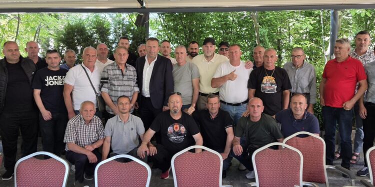 Rrahman Rama takon aktivistët e hershëm të PDK-së në Stanoc, kërkon mobilizim kundër keqqeverisjes