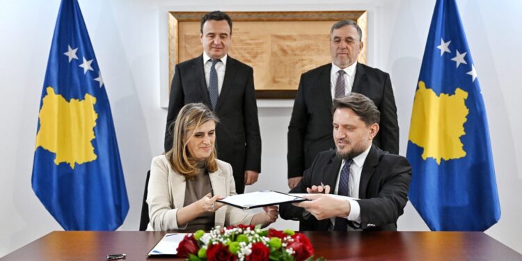 Serbët e dogjën në luftë, Kurti njofton marrëveshjen për rindërtimin e Xhamisë së Ibrit