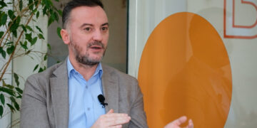 Molliqaj për Kurtin: ‘Si mund të negociohet me një pushtet autoritar?’