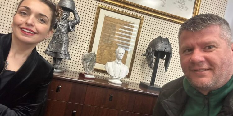 Dekani i Gjeoshkencave Festim Kutllovci deklaron mbështetje të qartë për Vjosa Osmani: Kur rruga është e drejtë, ajo ndiqet me guxim