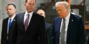 Grenell reagon pas vendimit të Trump për reduktim trupash në Gjermani