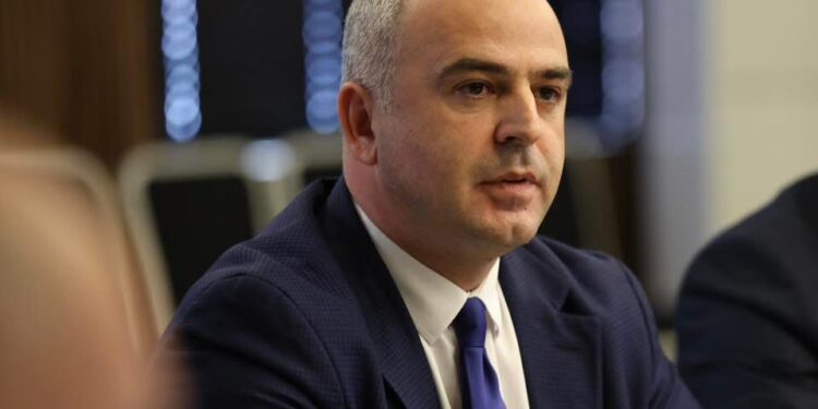 U shkarkua nga Rama, reagon Manaj: Kush s’ka raport të mirë me LDK-në, s’mund të ketë as me mua