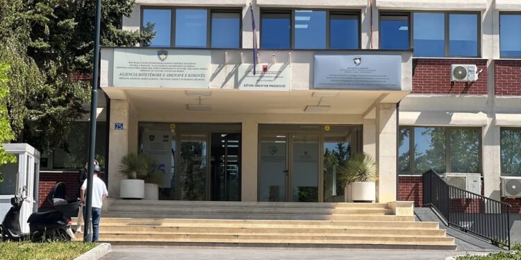 Një i arrestuar dhe një në arrati, emra dhe detaje pas aksionit në Agjencinë Kadastrale