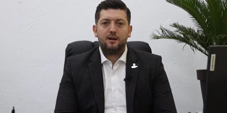 Pistoletë, 3 karikatorë e 46 fishekë-Ja çka gjeti policia në shtëpinë e ish-kryeshefit të ‘Prishtina Parking’